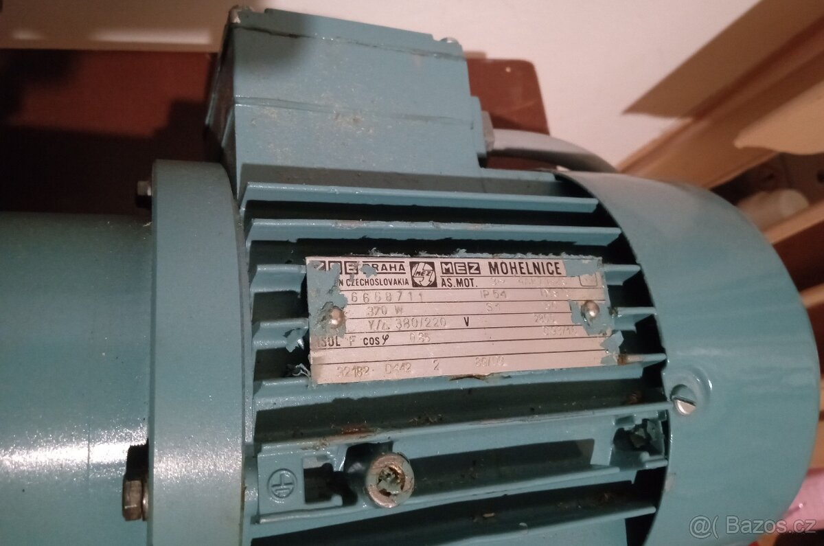 Elektromotor s převodovkou - 3