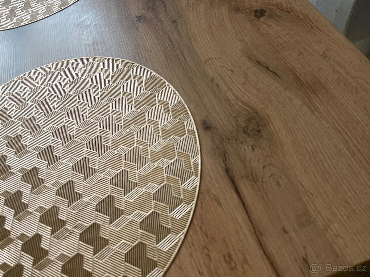 Jídelní stůl - 3