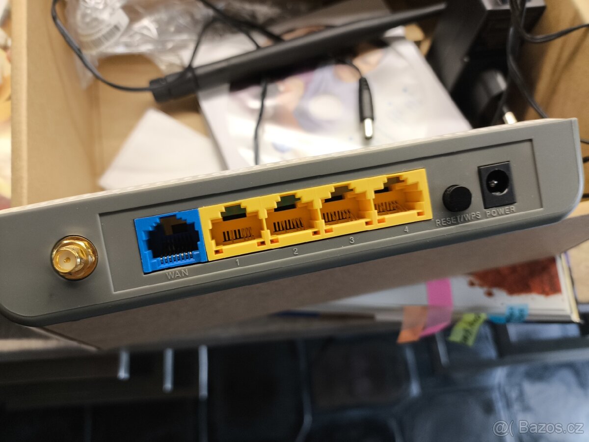 Tenda W3111R+ wireless-N broadband router - 3