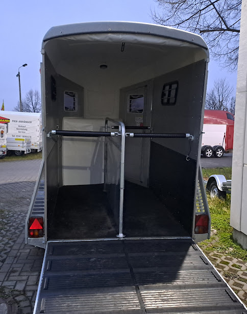 Prodám celohliníkový přívěs - přepravník na 2 koně Böckmann - 3