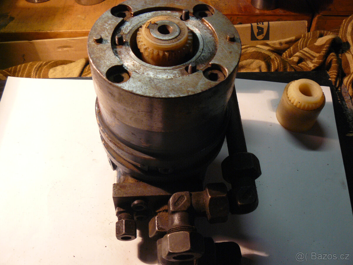 Čerpadlo k obráběcímu stroji - Typ 4M.011 M-1105 - 3