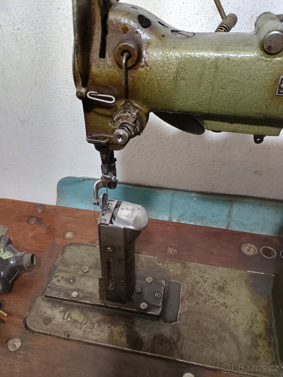 Šicí stroj na rukavice Svit - 3