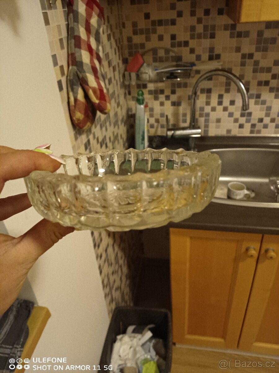 Staré broušené skleněné popelníky - 3