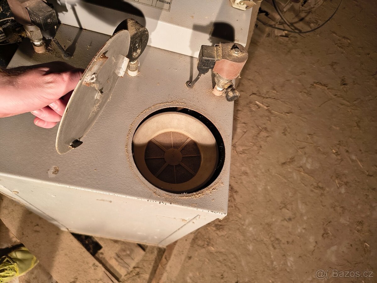 Průmyslový vyvíječ páry pro 2 žehličky 4 kW Global Holland - 3