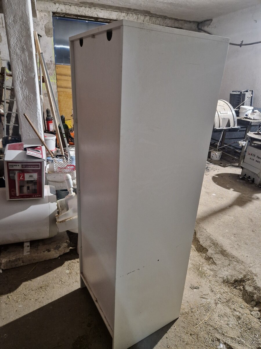 Šatní skříňka - 3