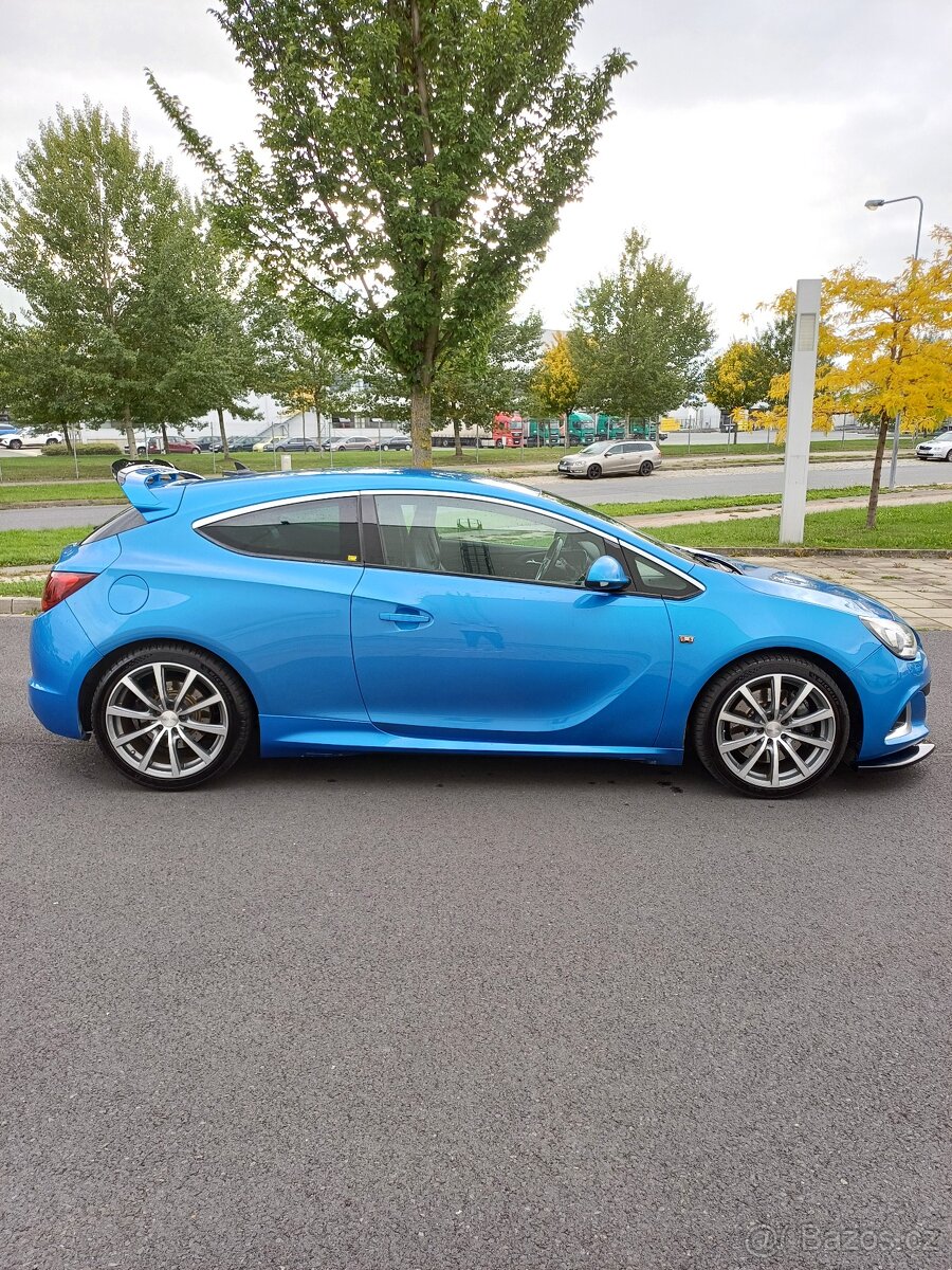 Opel astra OPC - 3