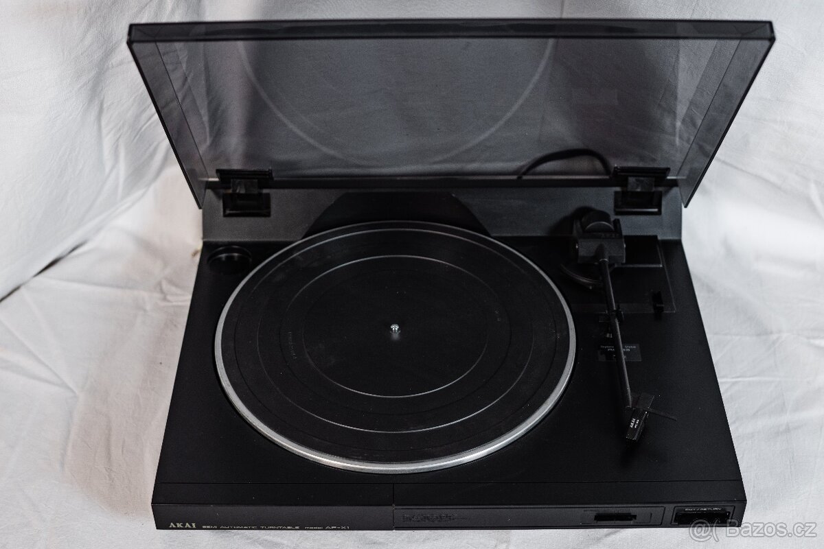Gramofon AKAI - 3