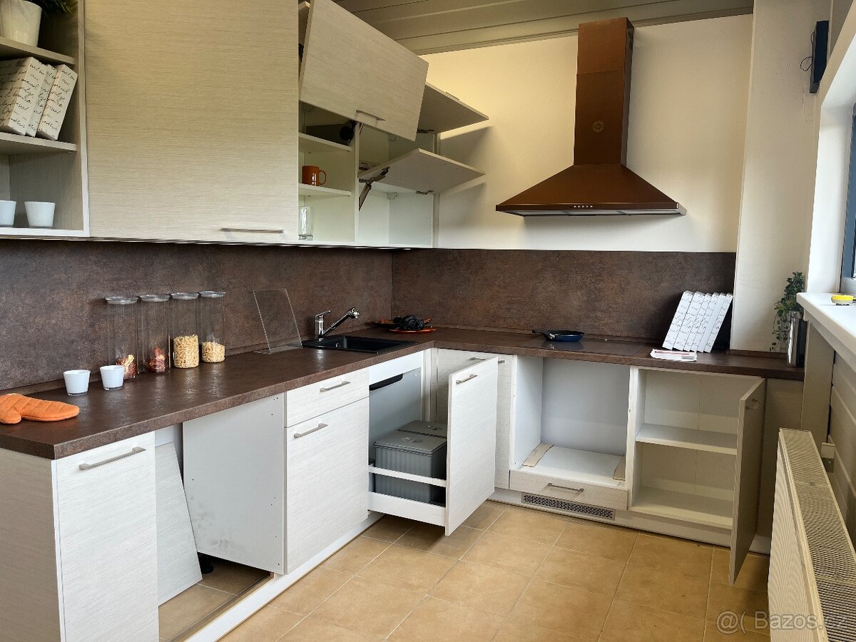 Expoziční kuchyňská linka Oresi, sleva 60% - 3