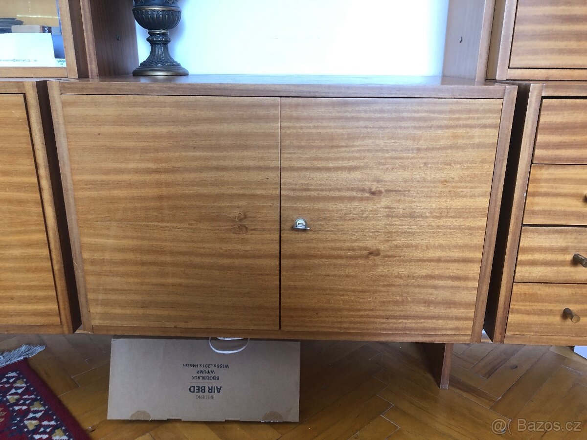 KNIHOVNA, stěna OBÝVÁKOVÁ, ÚLOŽNÁ - 3