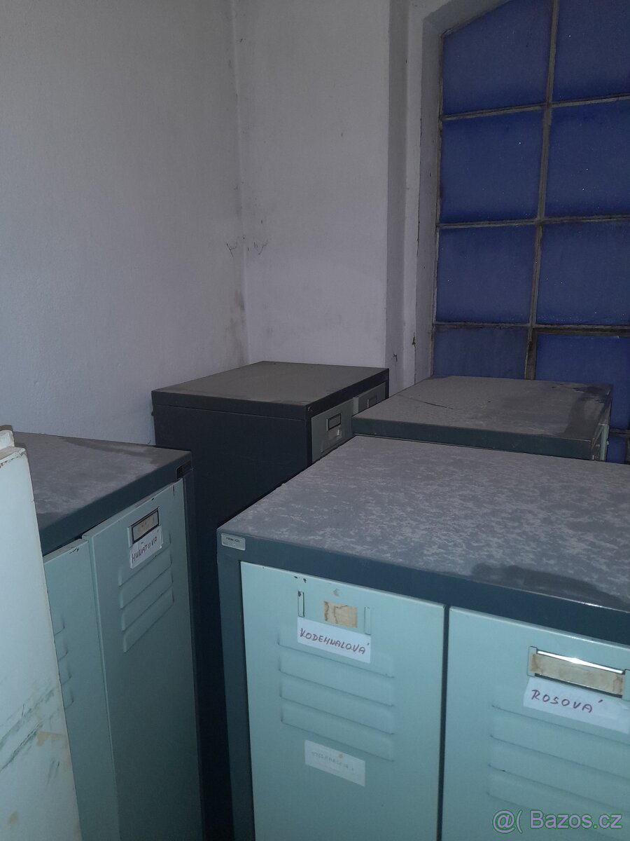 Šatní skříň plechová - 3