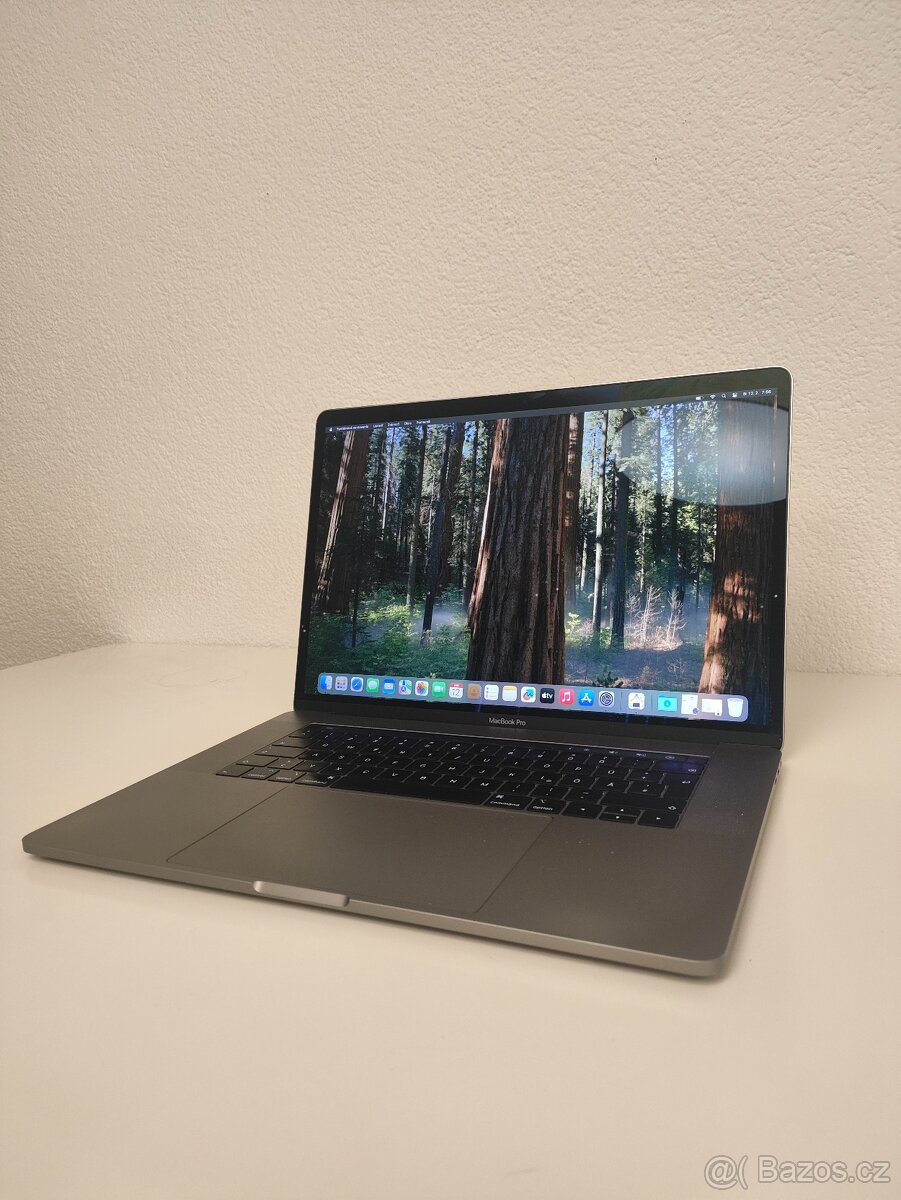 MacBook Pro 15" 2018 | i7 • 16GB • 256GB SSD - 3