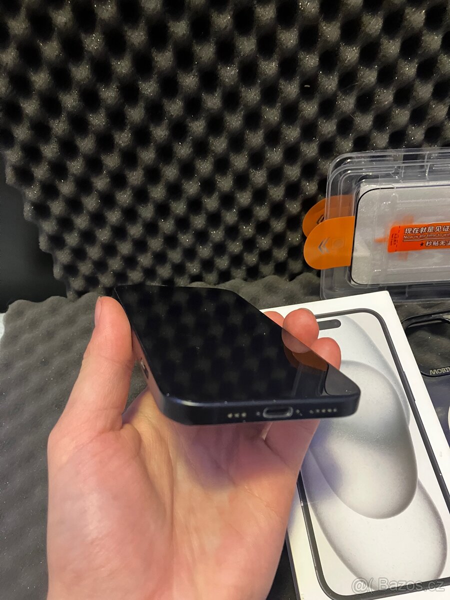 Apple iPhone 15 – na opravu /s příslušenstvím - 3