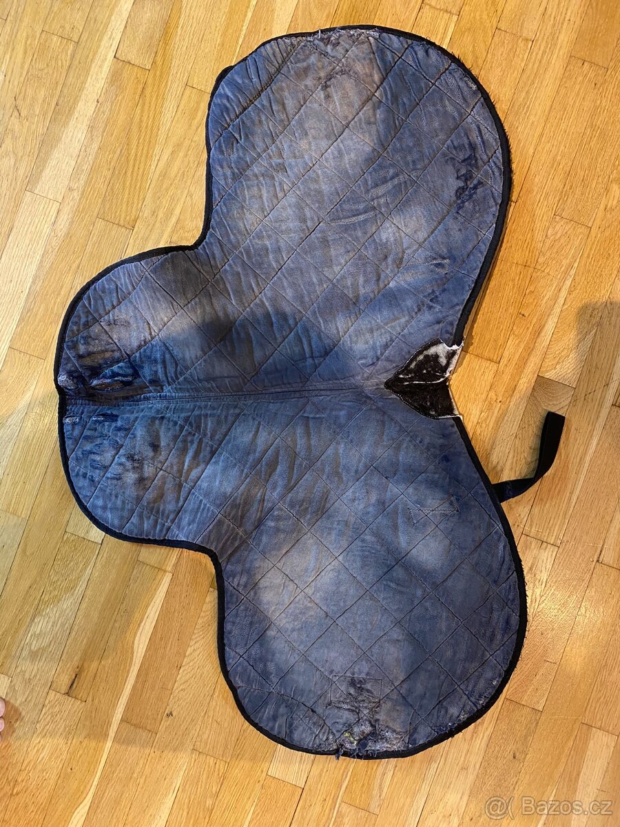 Černá vykrojená dečka - 3