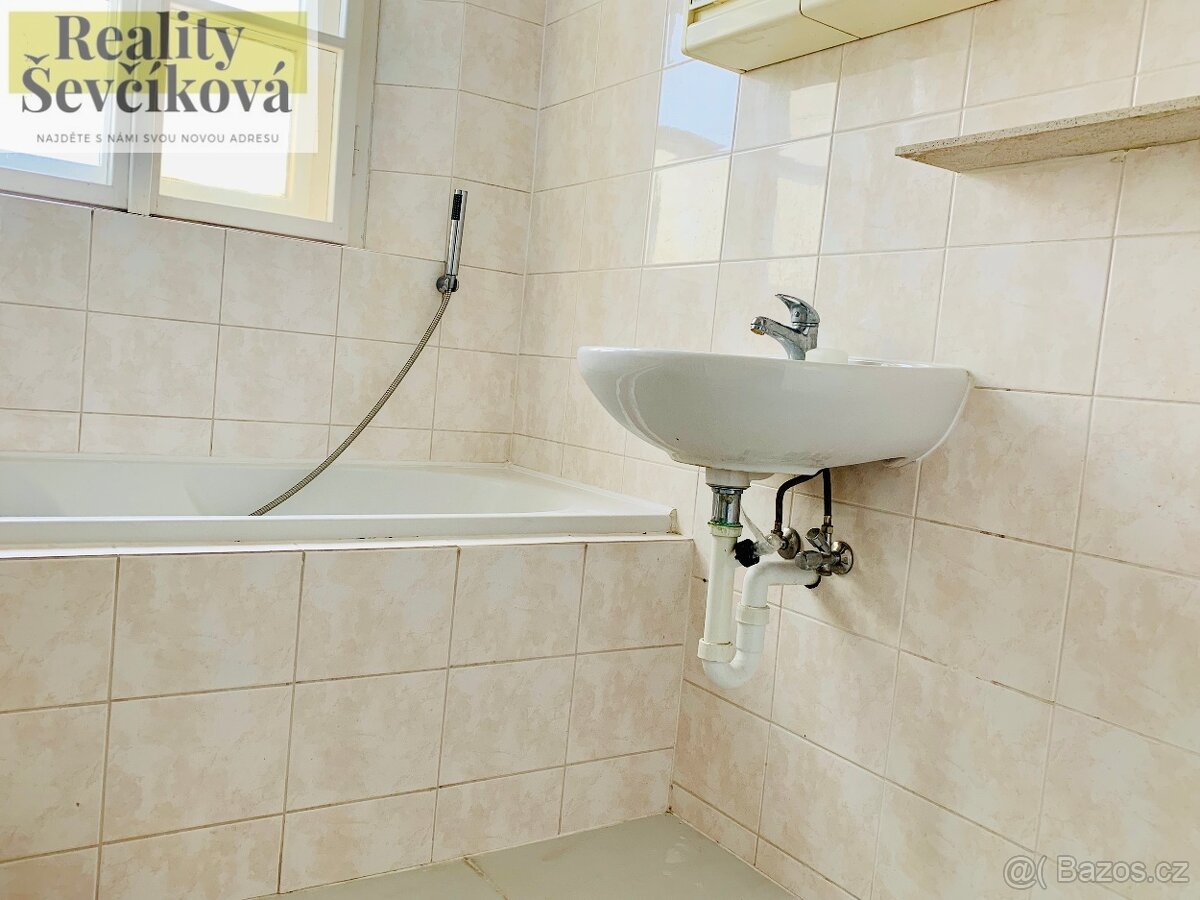 Pronájem 2+1 se dvěma balkóny, 90 m2 – Smetanovo nábřeží - 3