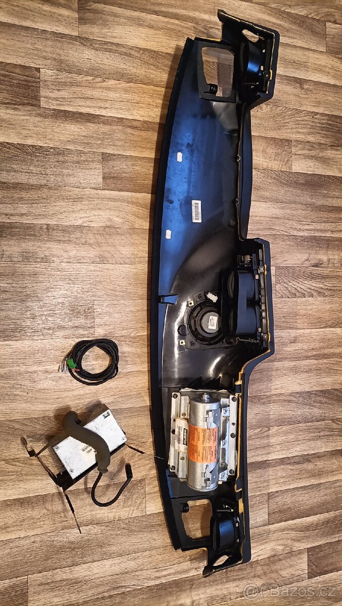 Volvo Dolby Surround Pro Logic - 3