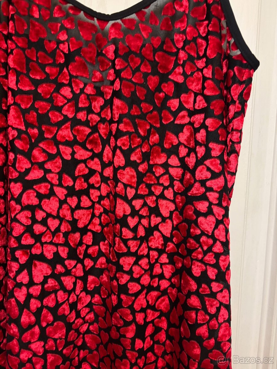 Košilka na spaní se srdíčky ve.L - 3