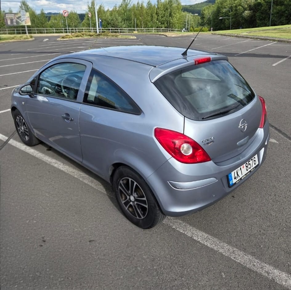 Opel corsa D 1.2 - 3