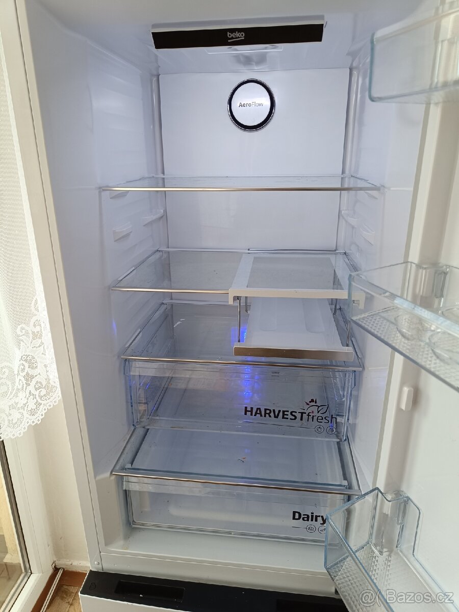 Lednice s mrazákem Beko B5RCNA406HW - 3