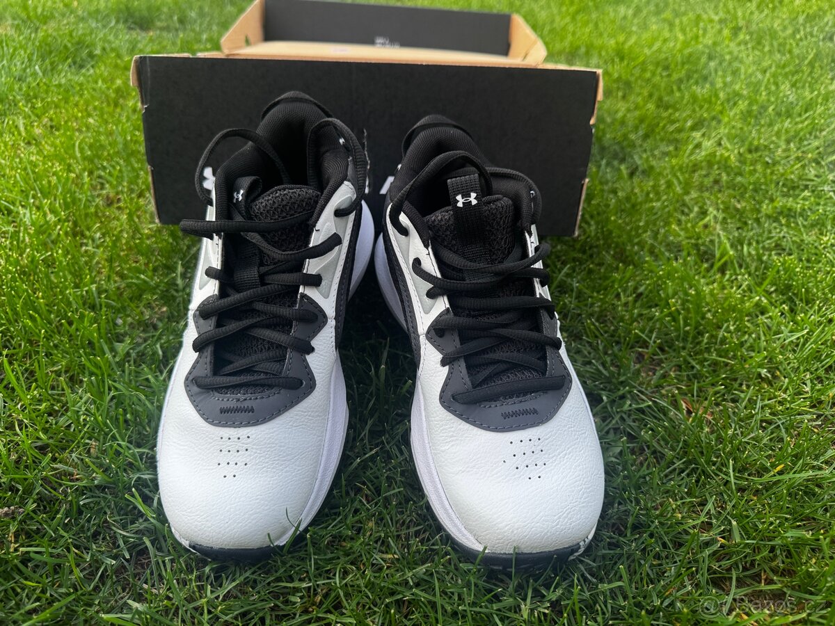 Obuv Under Armour velikost EU 35,5 - 3