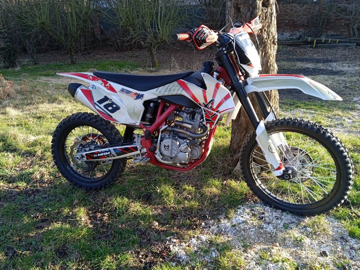 Moto 300 ccm/4-takt,replika KTM (zánovní moto)