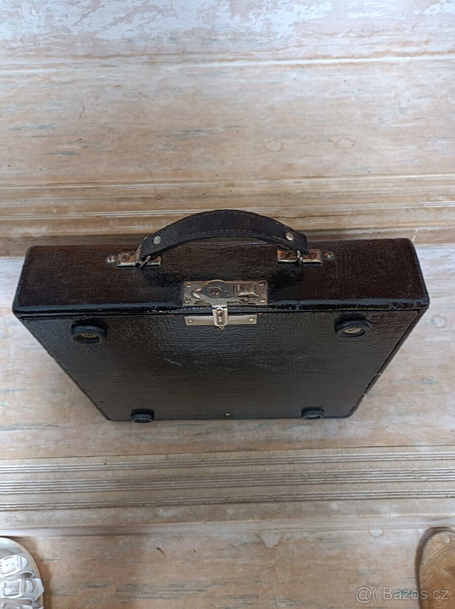 Prodám starý psací stroj z doby II.svět. války. - 3