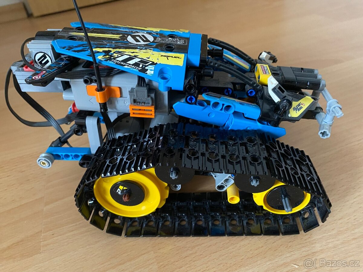 Lego Technic 42095 - Kaskadérské závodní auto - 3