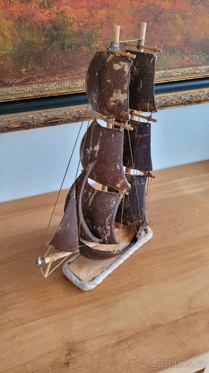 Plachetnice, ručně vyrobená z kokosů. Typ 1. - 3