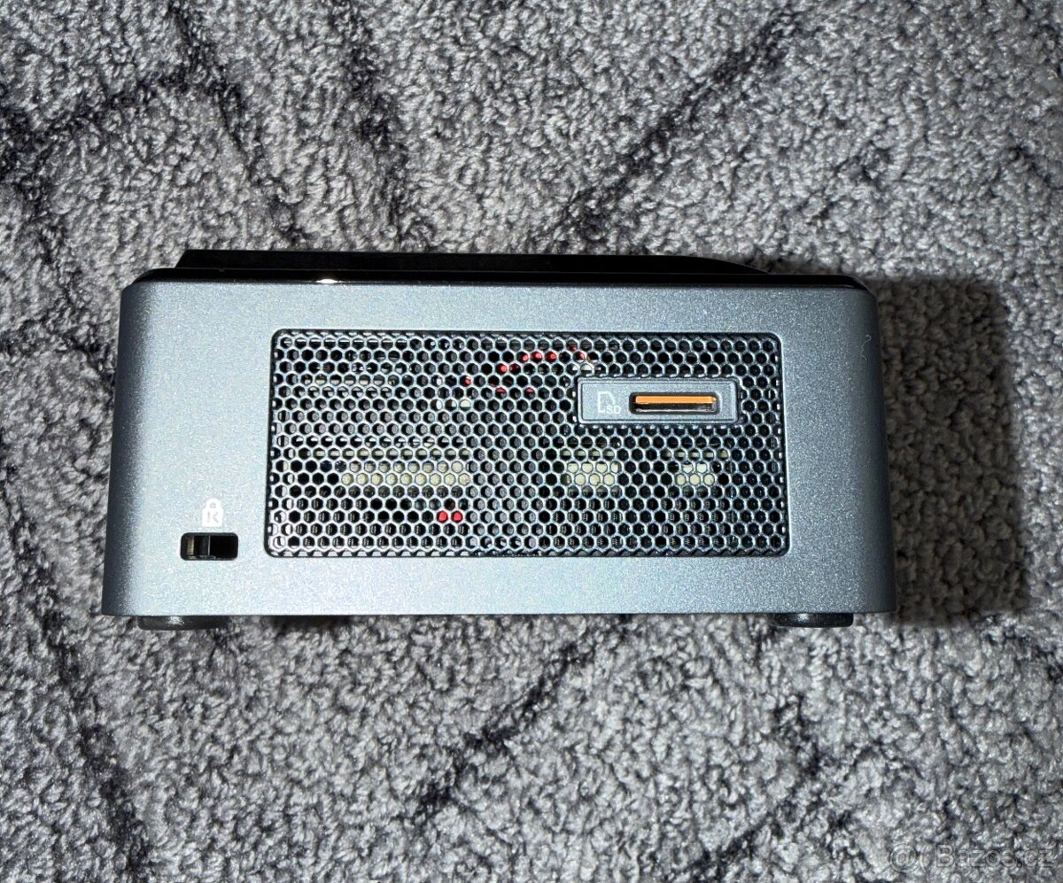 Intel NUC 8 - Core i5 - 16GB DDR4 - 2x250GB SSD - 3