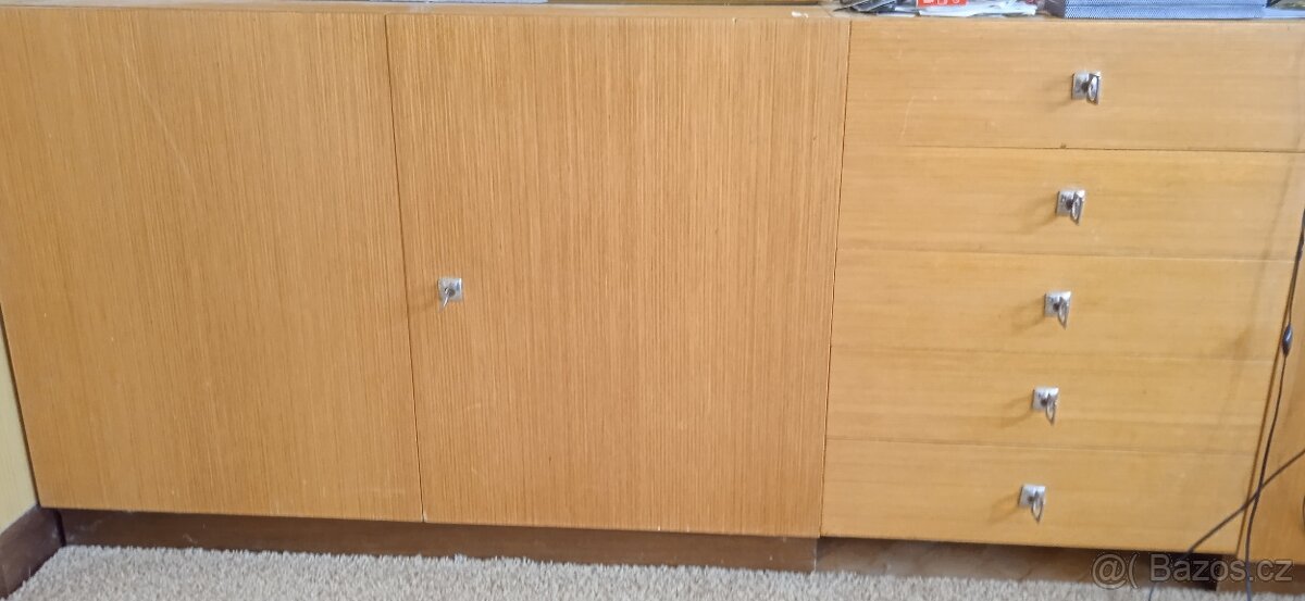 Skříně, skříňky, sekretář - 3