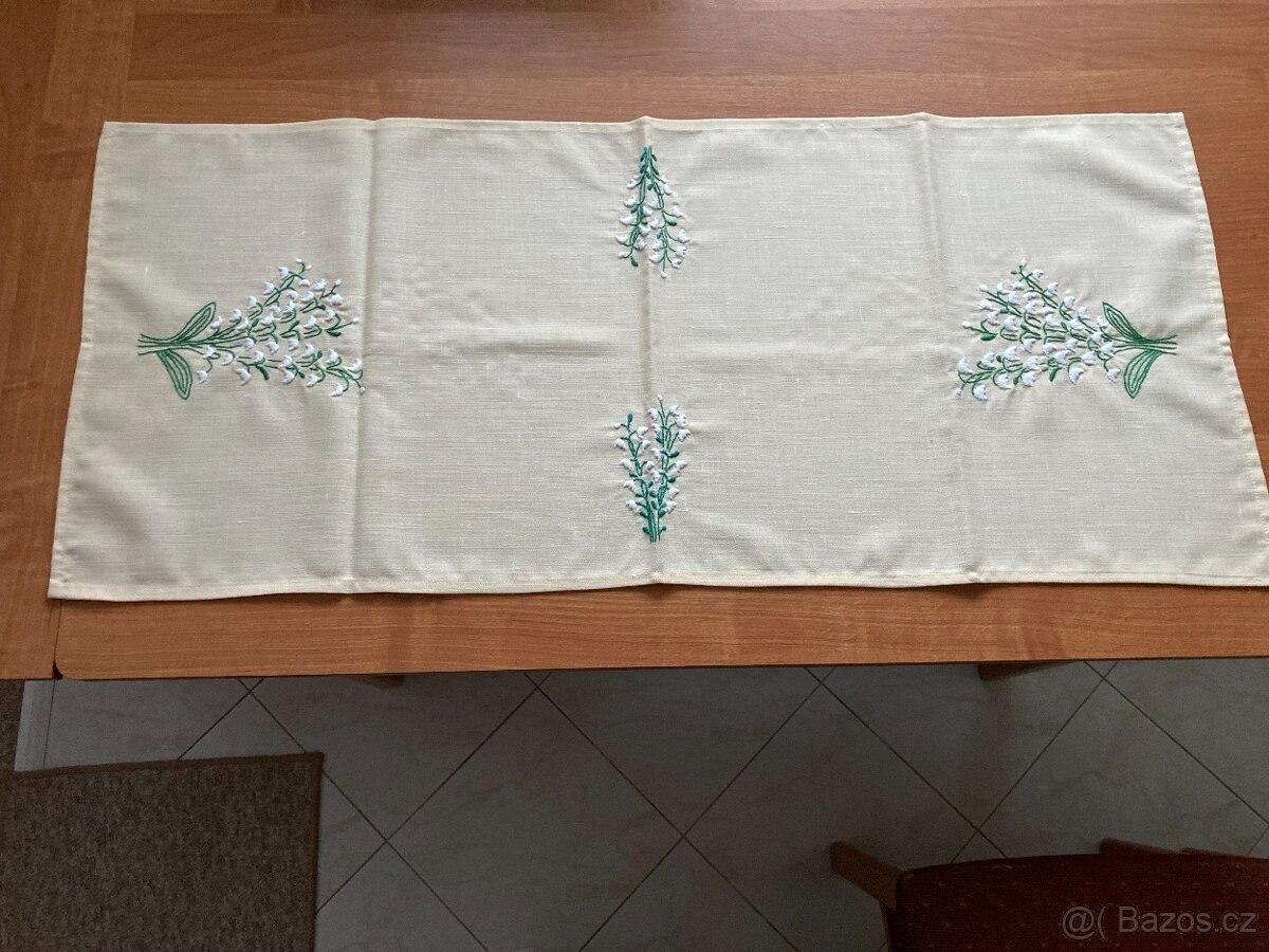 Vyšívané dečky a ubrusy - 3
