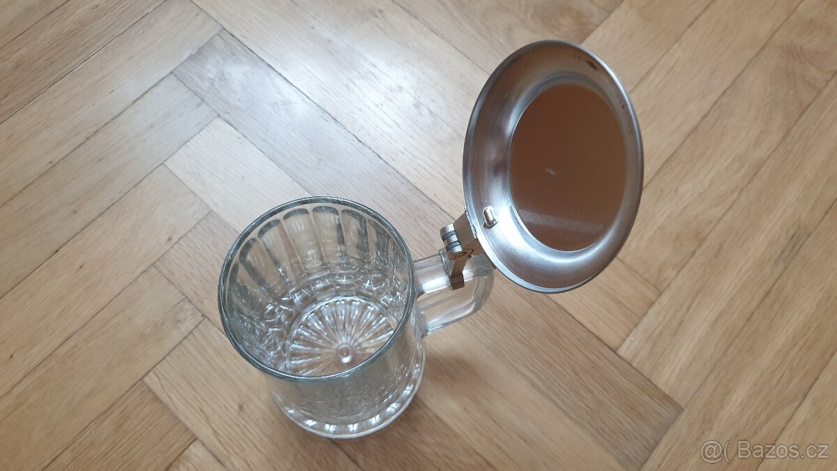 Skleněný pivní korbel s poklicí - 3