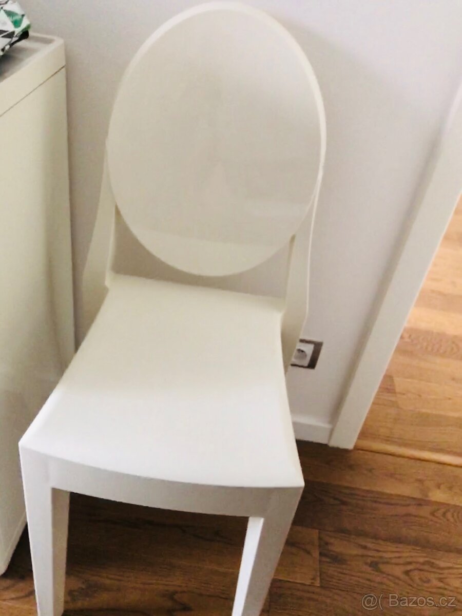 Kartell židle Louis GhostVictoria Ghost, stůl Ikea75x120/180 - 3