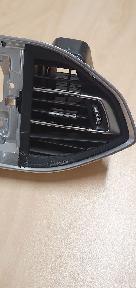 Peugeot 308 II (T9) - středová část včetně výdechu - 3