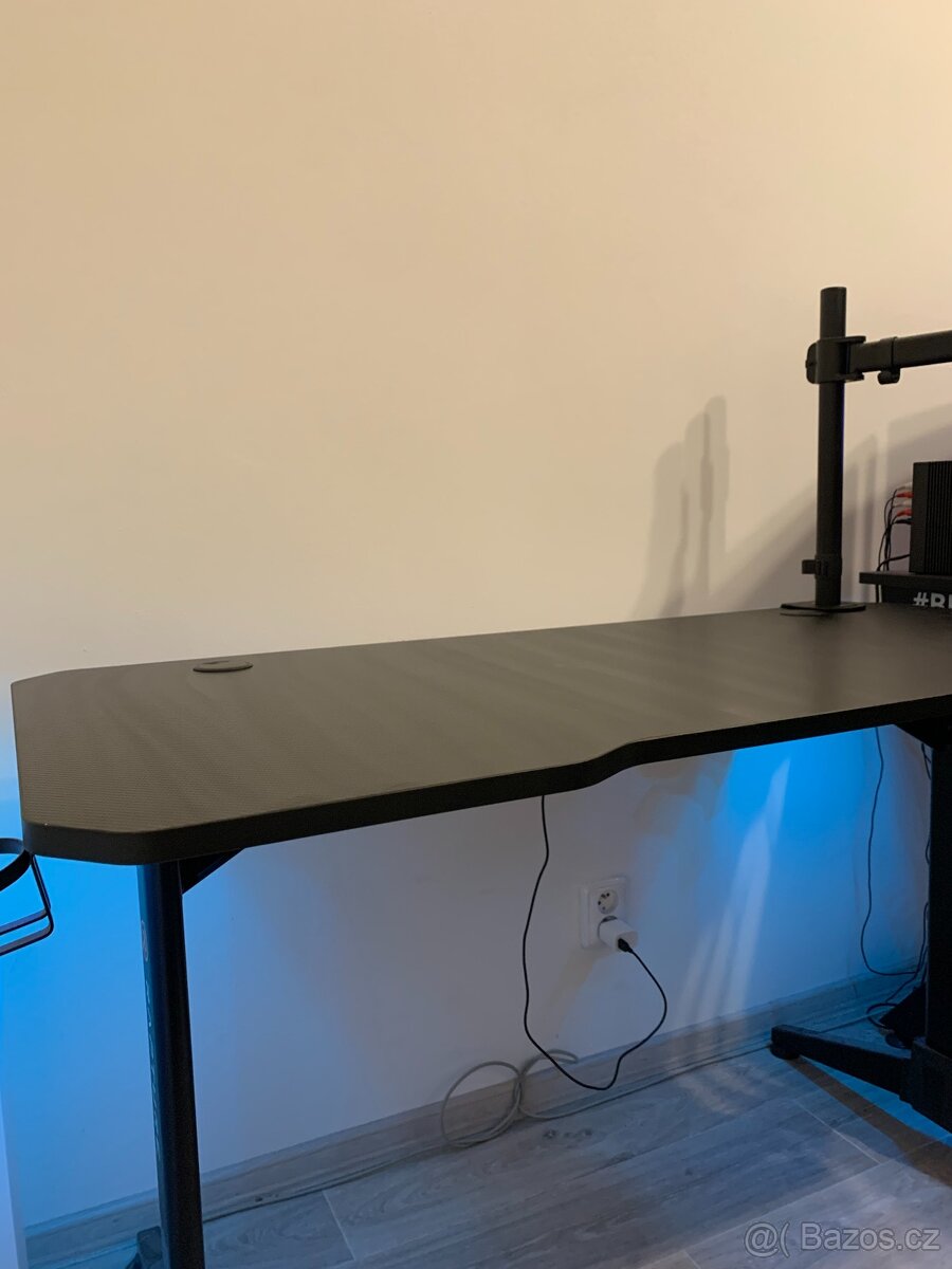 Prodám herní stůl Rapture TEMPLE 200 černý - 3