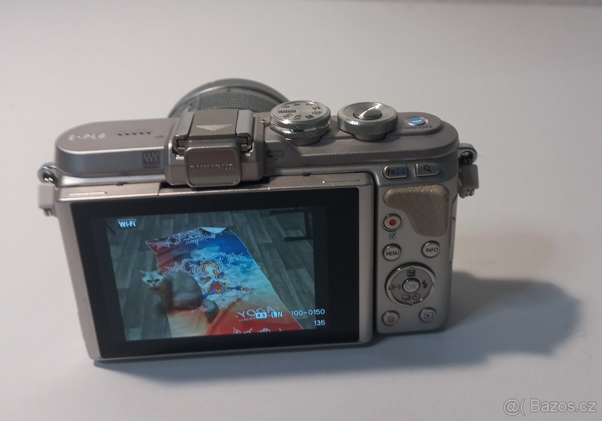 Olympus PEN E-PL8 tělo + objektiv - 3