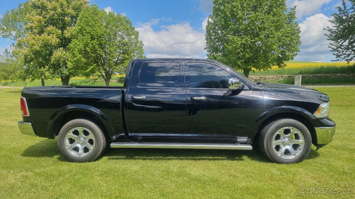 DODGE RAM 1500 Laramie 4x4 5.7 hemi LPG