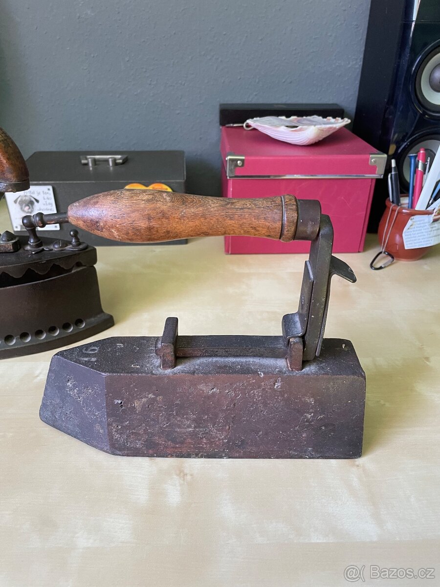 Starožitná žehlička - 3