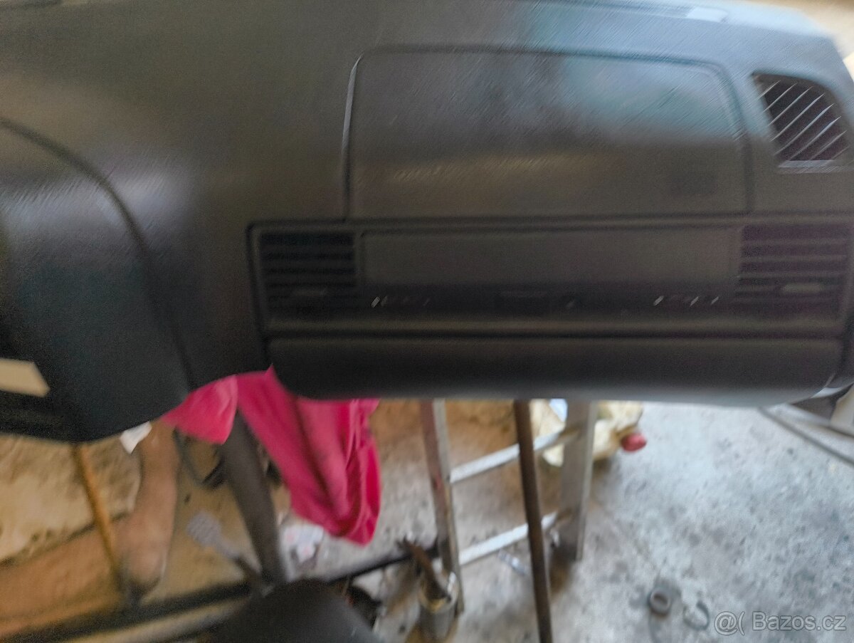 Palubní deska bmw e36 sedan - 3