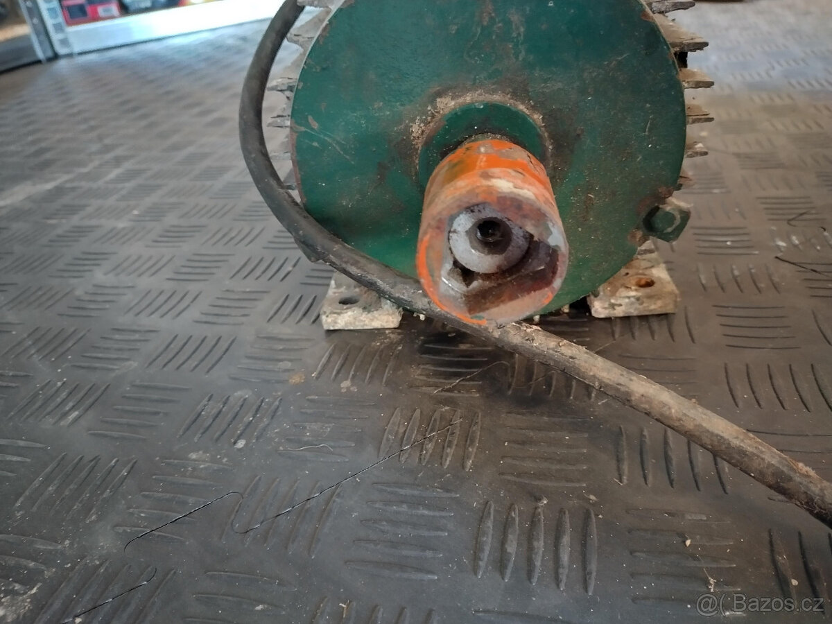 Elektromotor 3f, typ 4AP90S-2 - 3