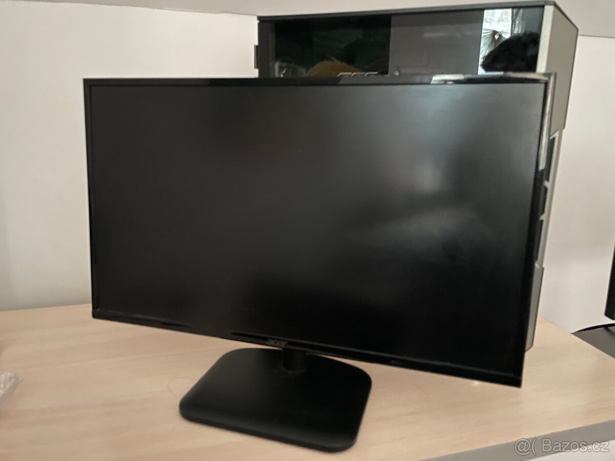 Herní počítač s monitorem - 3