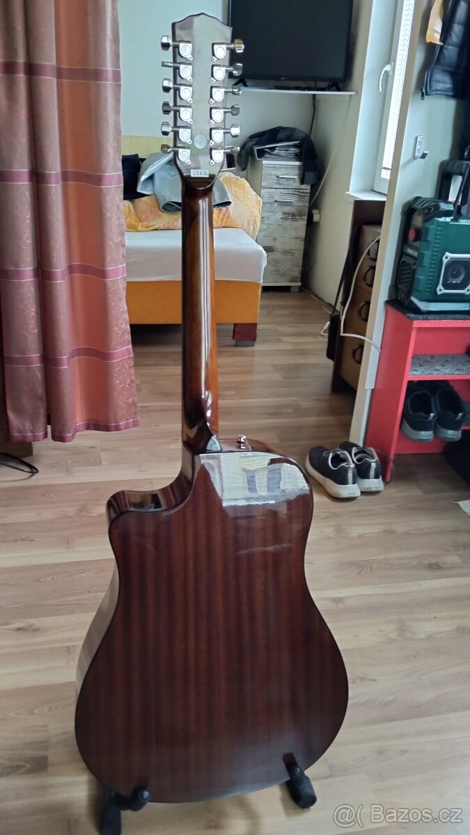 Dvanácti strunná kytara Fender - 3