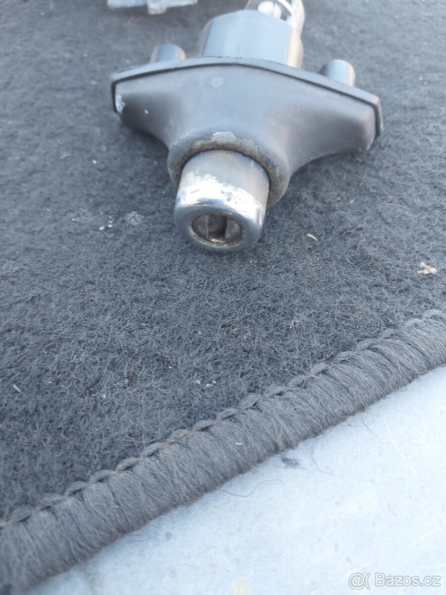 BMW e32 sada zámků - 3