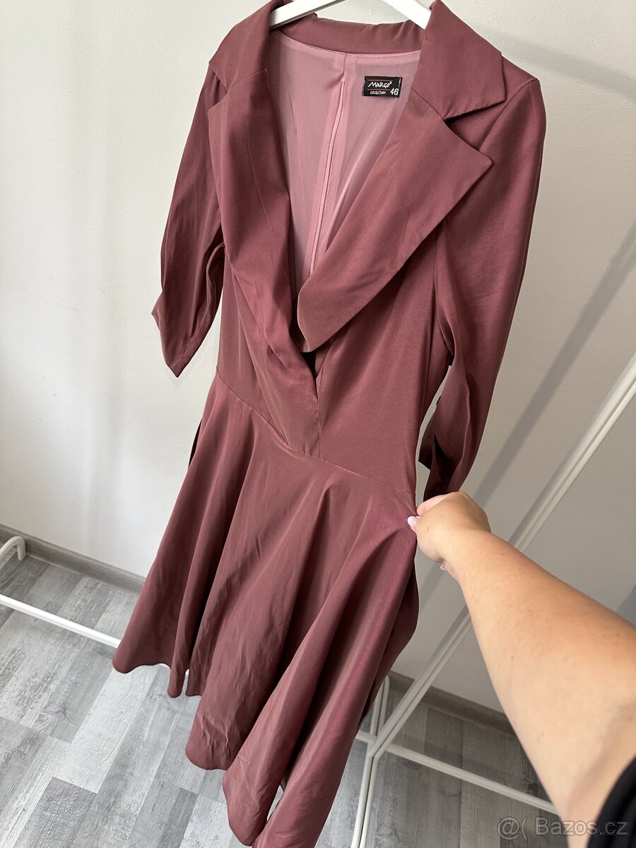 Vínové šaty áčkového střihu - 3