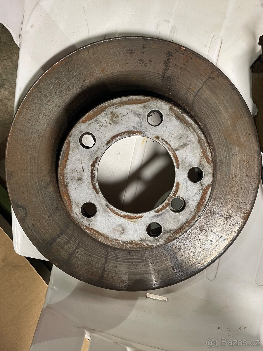 Přední kotouče a destičky BMW e36 - 3