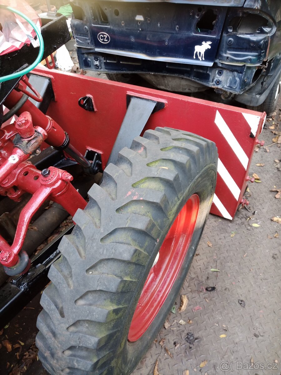 Bělorus traktor - 3