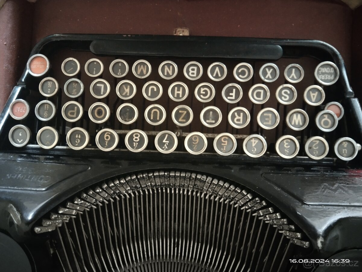 Prodám kfříkový starožitný psací stroj - 3