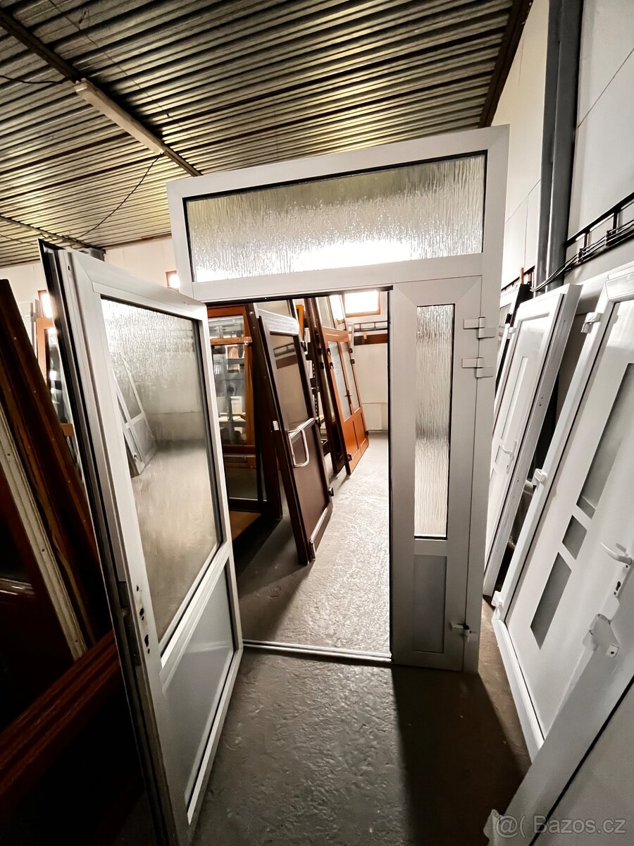 DVOJE VELIKÉ VCHODOVÉ HLINÍKOVÉ DVEŘE 150x260-PLZEŇ - 3