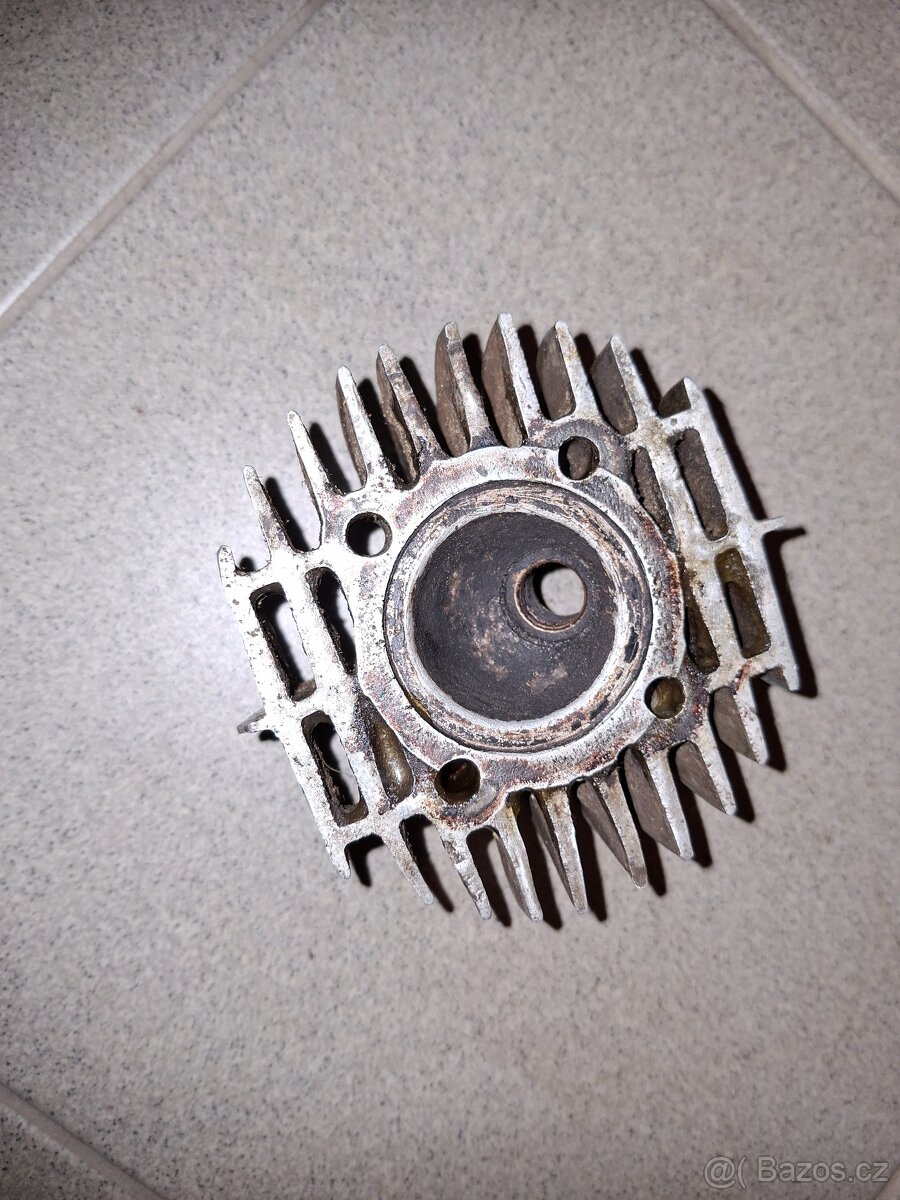 Jawa 550, 555 parez - hlava motoru - 3