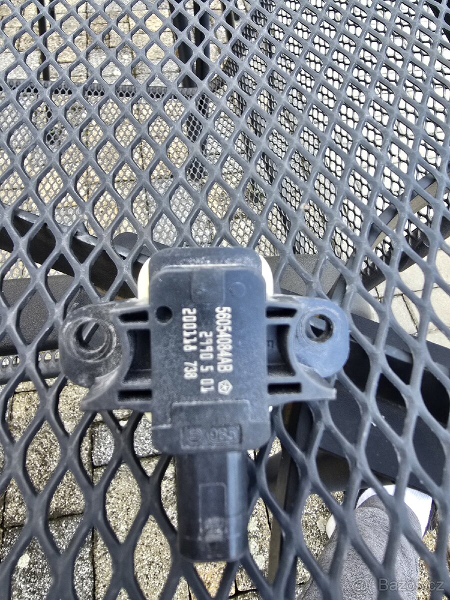 Nabízím snímač nárazu pro Dodge Challenger 2015-2023. - 3