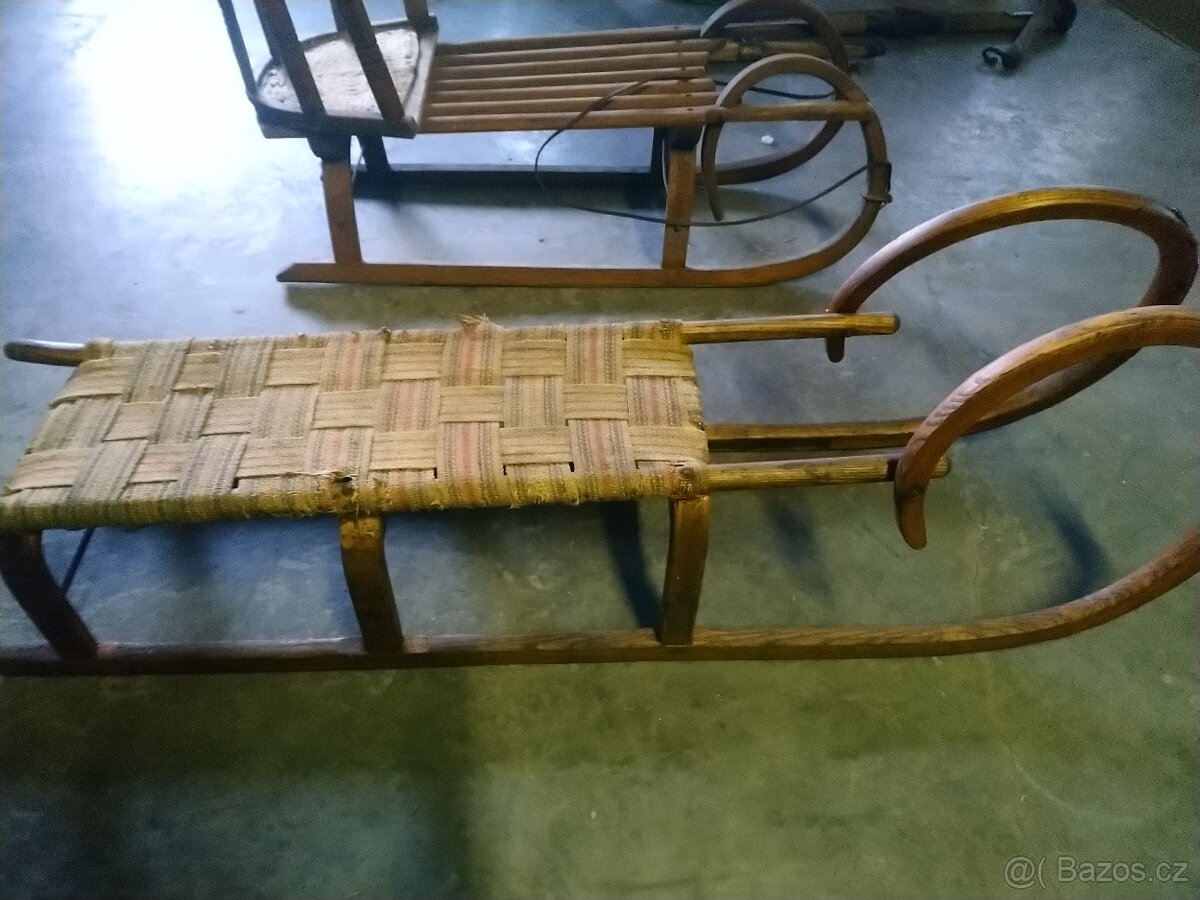 Prodám staré lyže a sáně - 3